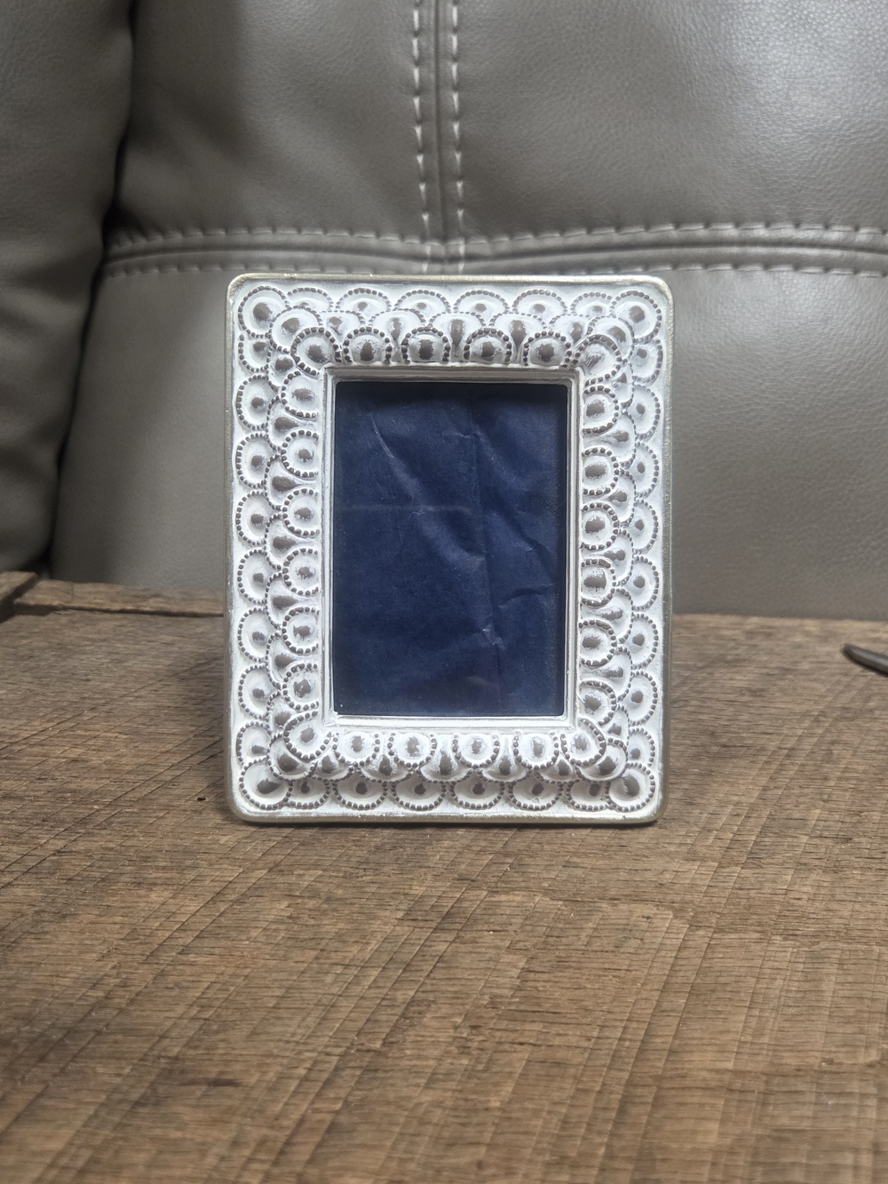 Shabby Chic Distressed Scallop 2.5x3.5 Tabletop Picture Frame ~  Bin 1O